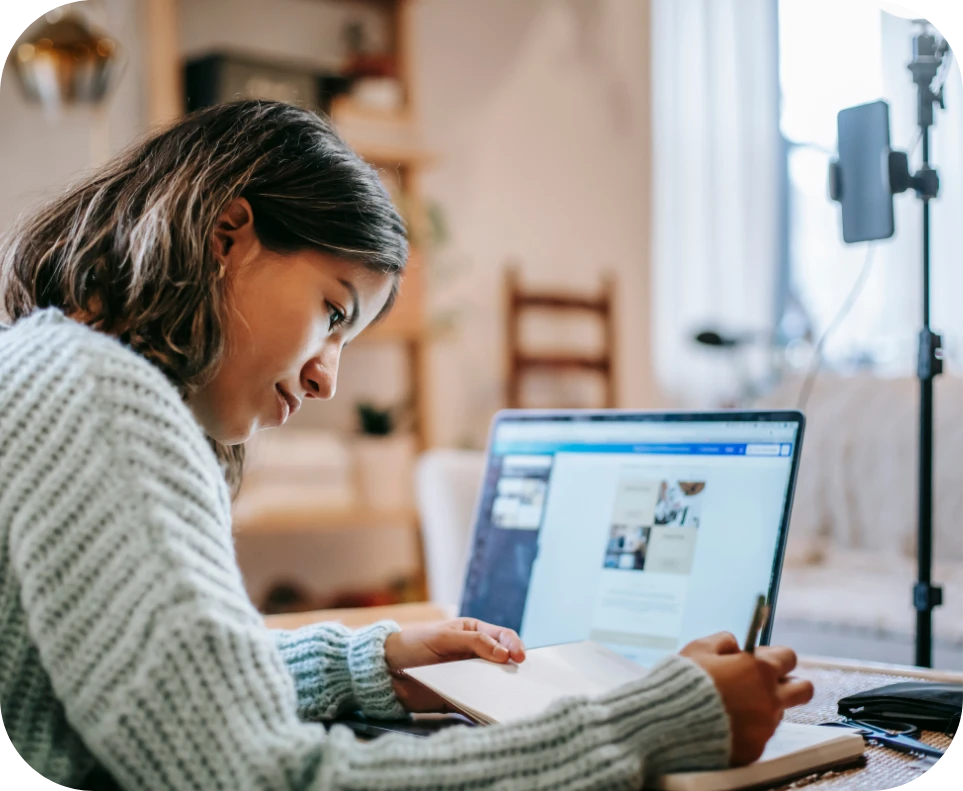 service supporter Jaro Education